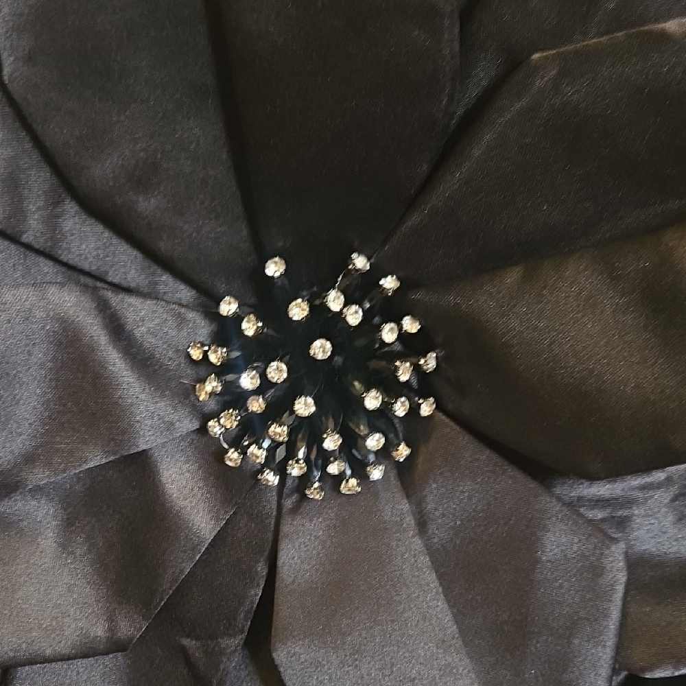 Elegant Leopard Print Blouse with Black Floral Detail - Picture 3 of 10
